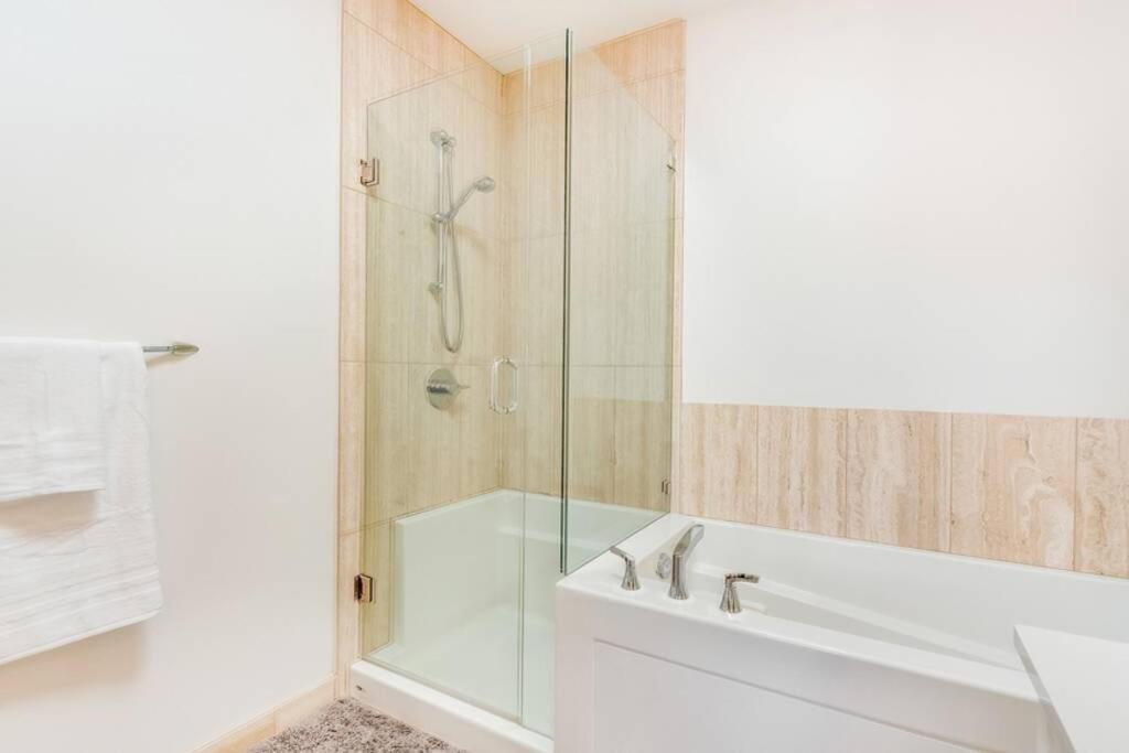 Cedar Hill Sunlit Stay - Bright Spacious & Modern Victoria Exterior foto